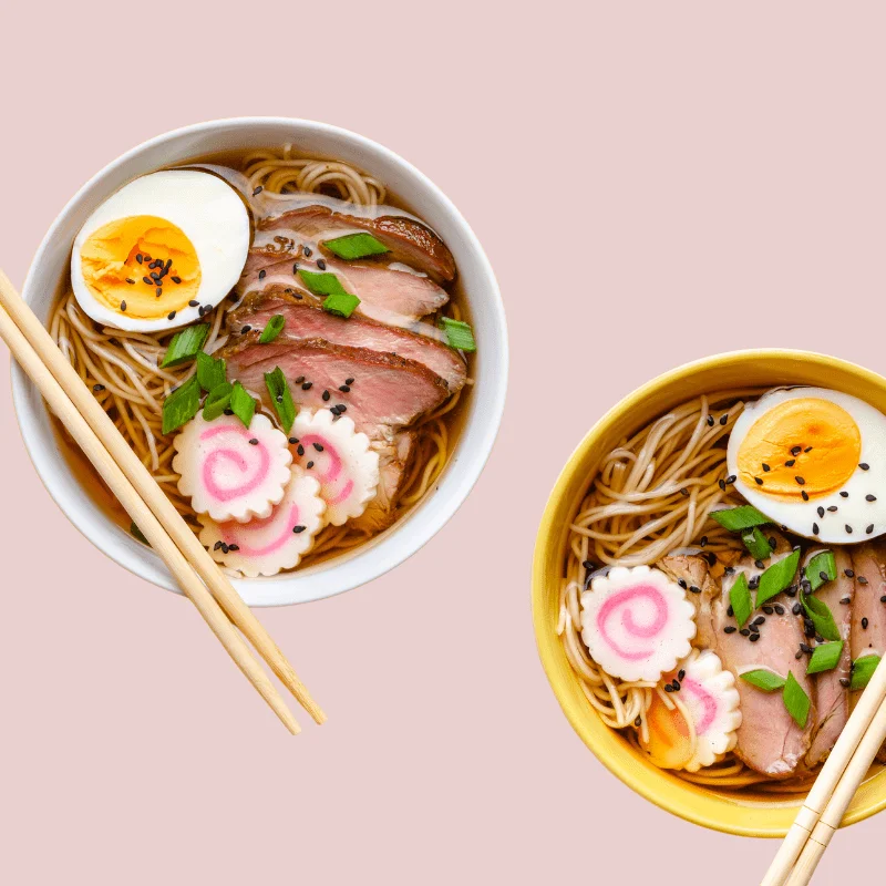 Fotos de dois ramen da vida real.