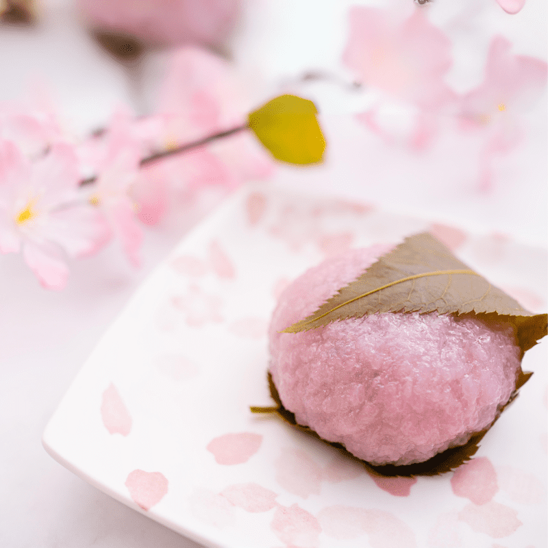 Foto de um sakura mochi.