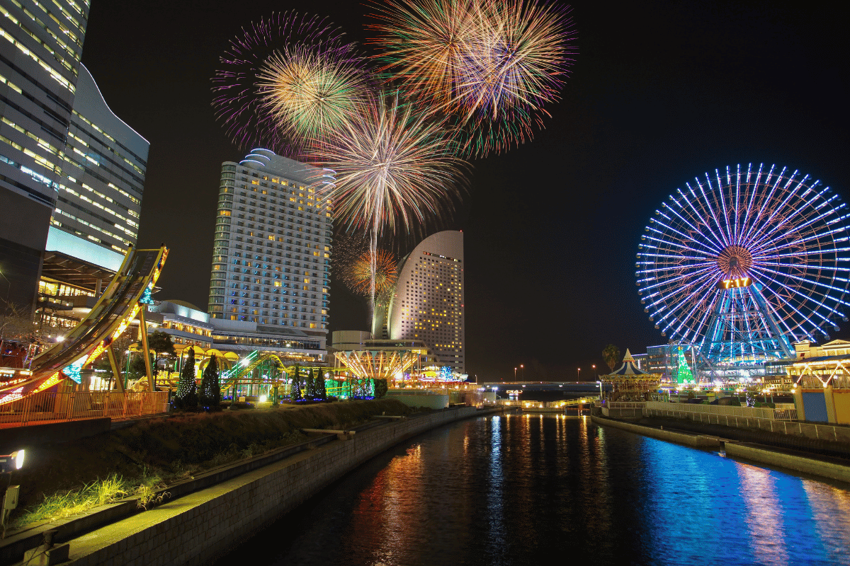 Fogos de artificio no céu de Yokohama sakura gicho